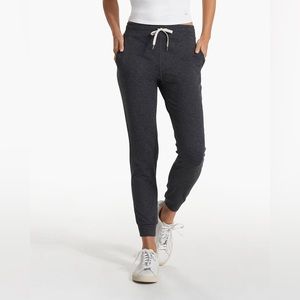 Vuori Performance DreamKnit Joggers in Charcoal Heather